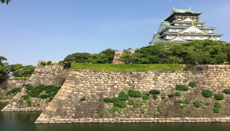 قلعة أوساكا في اليابان