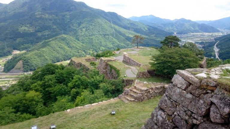 قلعة تاكيدا (أنقاض) في محافظة هيوغو قلعة أوساكا في اليابان