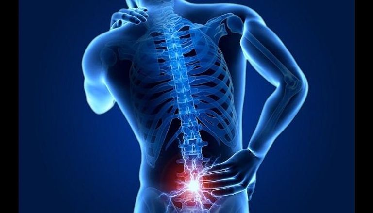 الابتعاد كثيرا للوراء عن عجلة القيادة يضر العمود الفقري