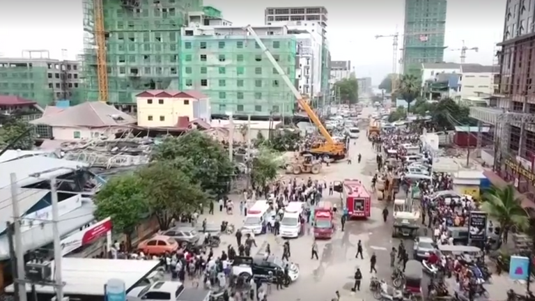 انهيار مبنى في كمبوديا