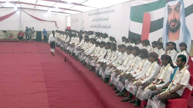 " الهلال الأحمر" ينظم العرس الجماعي الـ15 لـ200 شاب وفتاة في المخا