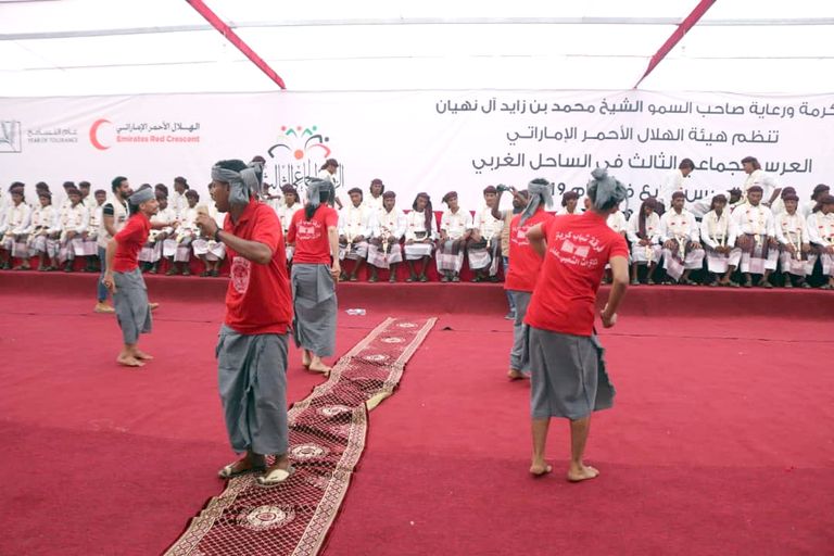 " الهلال الأحمر" ينظم العرس الجماعي الـ15 لـ200 شاب وفتاة في المخا