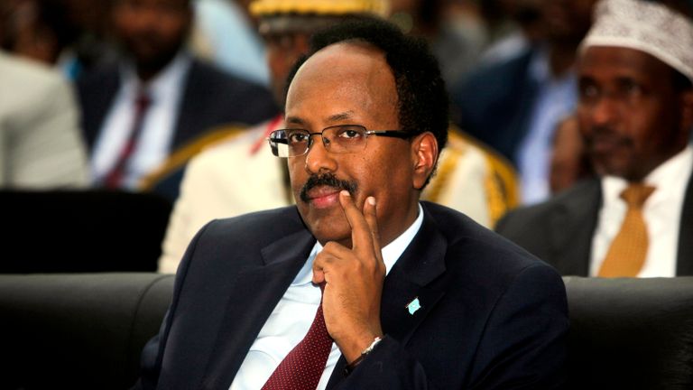 فرماجو يستخدم المال السياسي لإقصاء حاكم ولاية غلمدغ حاكم ولاية غلمدغ الصومالية أحمد دعالي حاف