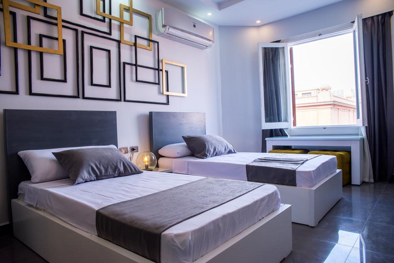 الأهرامات أشهر المعالم السياحية بالقاهرة