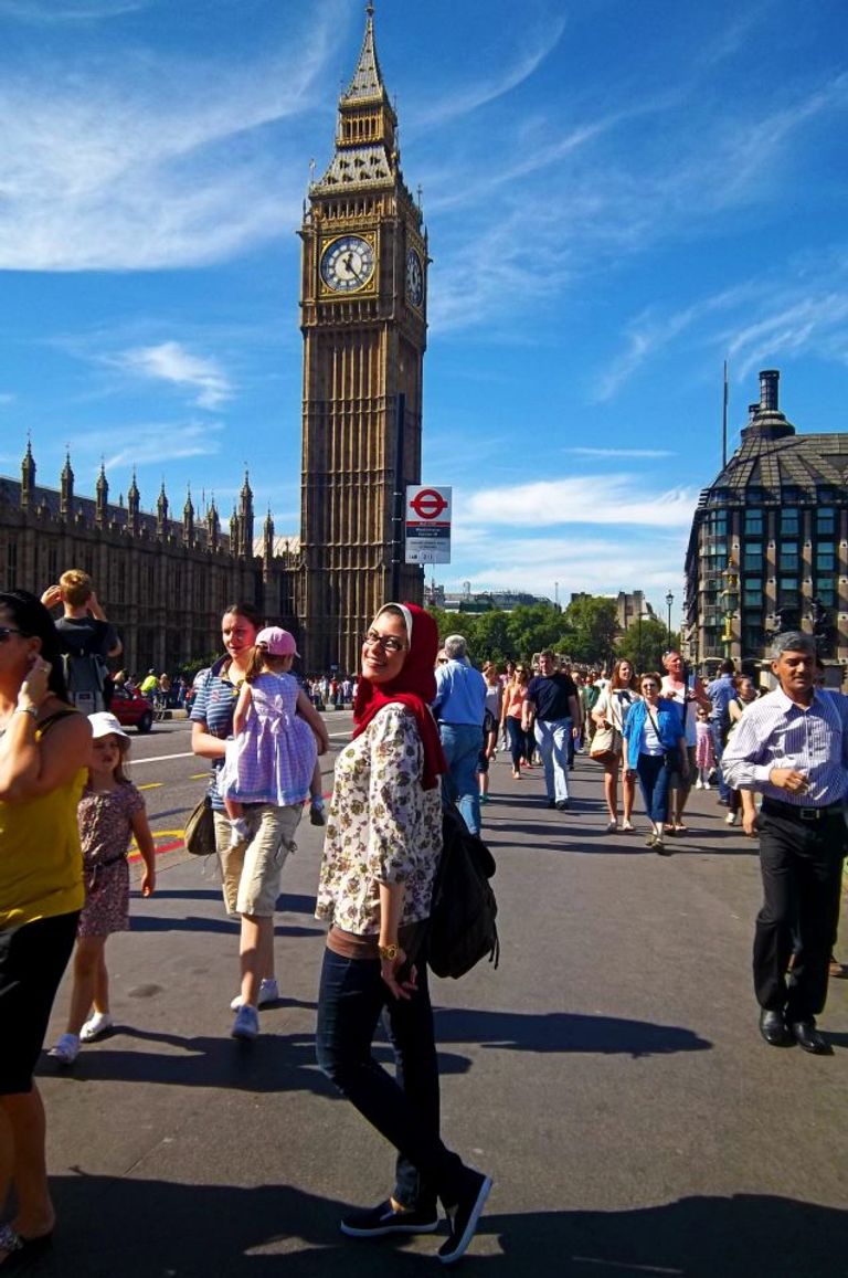  .. دكتورة جامعية السرطان قطع ذراعها وانتصرت عليه بالعلم