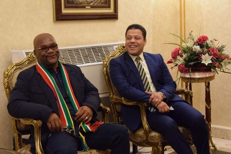 وزير الرياضة الجنوب أفريقي يساند منتخب بلاده