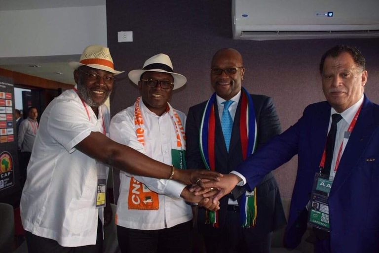 مسؤولو جنوب أفريقيا وكوت ديفوار