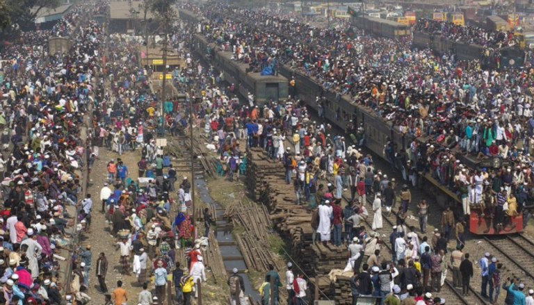 مشهد من إحدى محطات القطارات في بنجلاديش - أرشيفية
