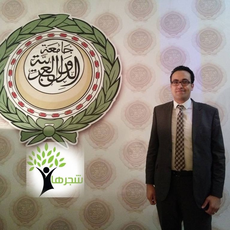 مجموعة من المتطوعين في حملة "شجّرها" يواصلون زرع الأشجار