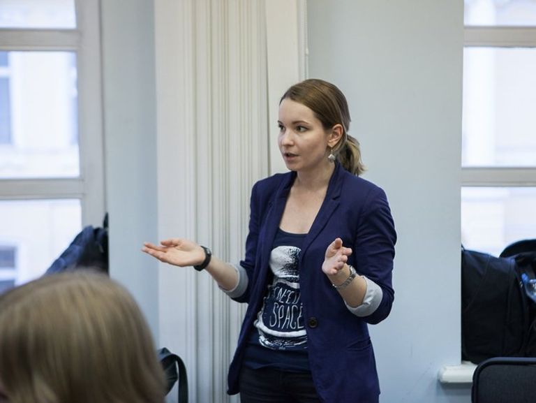 المدير المثالي يتعاون بفاعلية مع فريق العمل