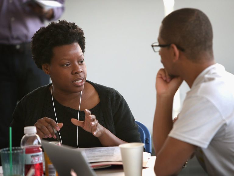 المدير المثالي يتعاون بفاعلية مع فريق العمل