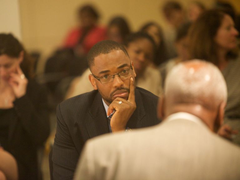 المدير المثالي يتعاون بفاعلية مع فريق العمل