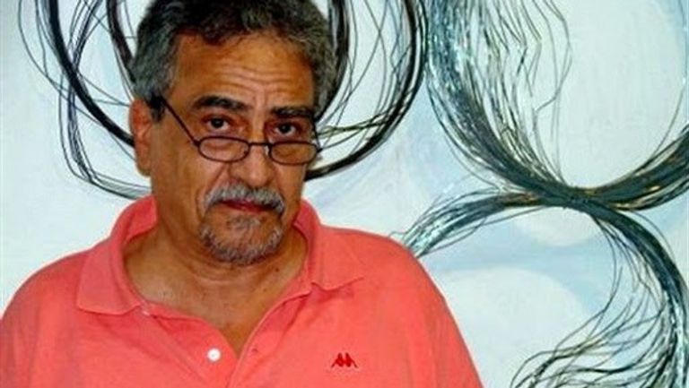 جلال جمعة مع أطفال ورشته