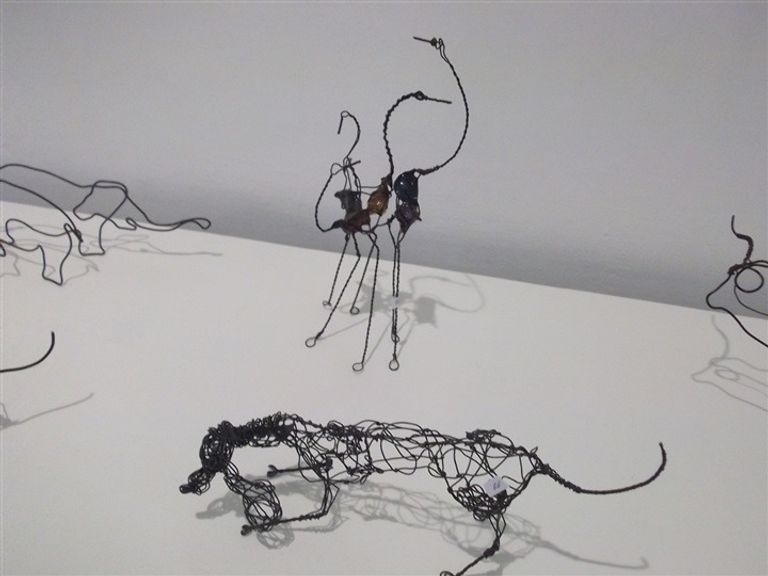 جلال جمعة مع أطفال ورشته