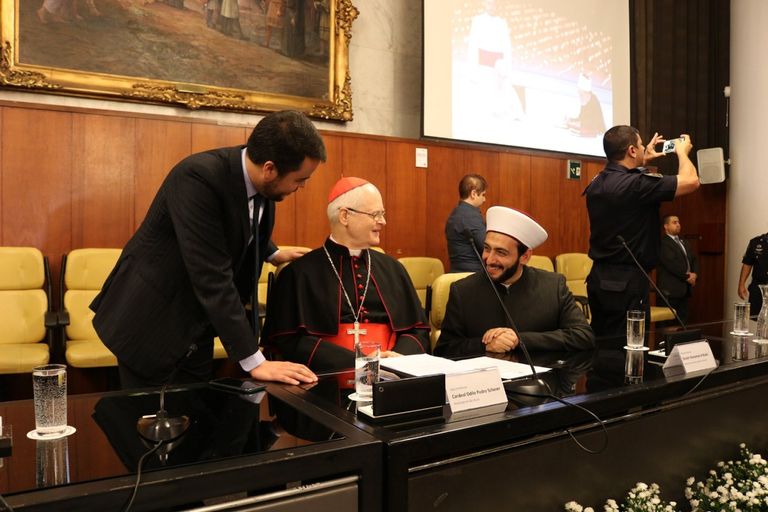 خلال توقيع الاتفاقية