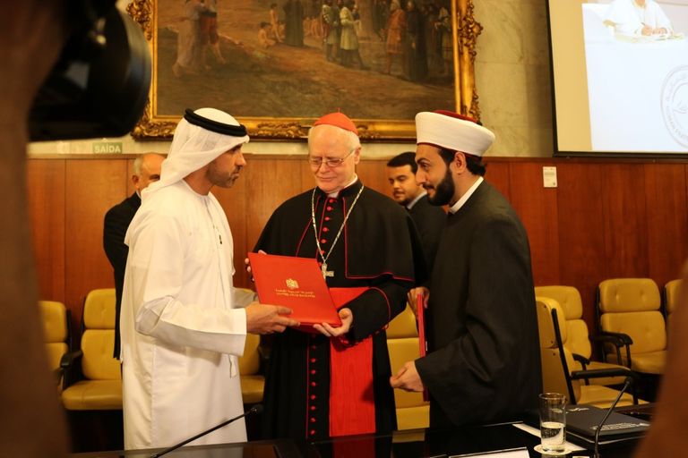 خلال توقيع الاتفاقية