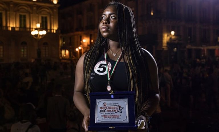 فازت فتاة نيجيرية باللقب عن قصيدة بعنوان الرحلة