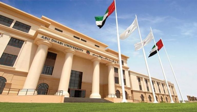 جامعة أبوظبي ترسخ مكانتها ضمن تصنيف كيو إس