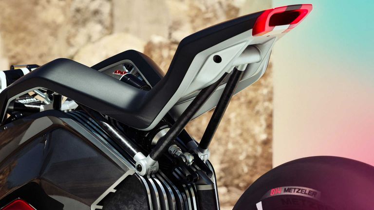 دراجة بي إم دابليو Vision DC Roadster