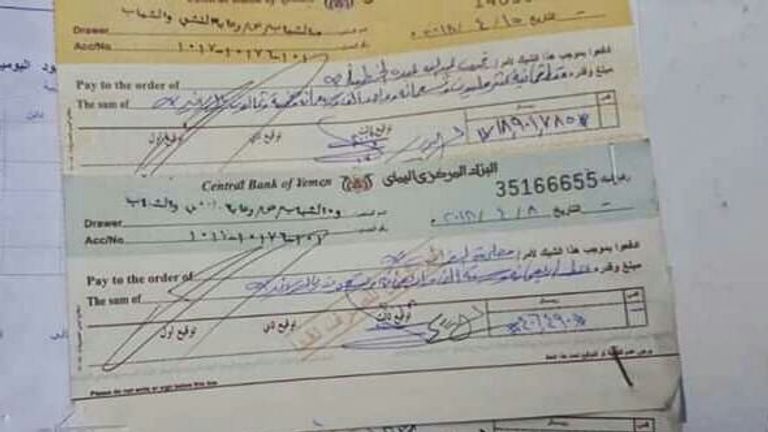 الحوثيون ينهبون المليارات من أموال اليمنيين