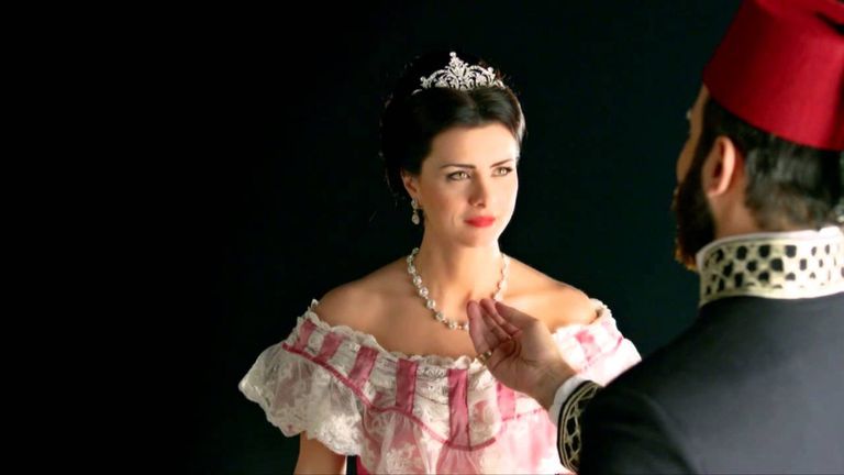 الممثلة اللبنانية نور