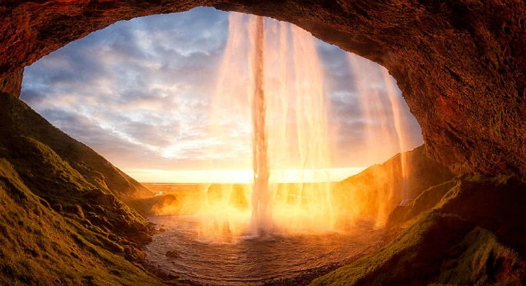 آيسلندا في الصيف مناظر ساحرة من المساحات الخضراء