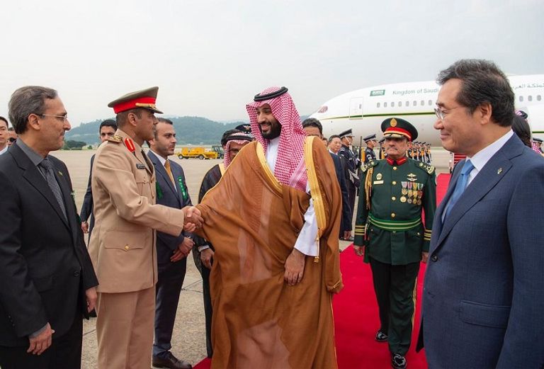 ولي العهد السعودي يصل إلى كوريا الجنوبية في زيارة رسمية ولي العهد السعودي يصل إلى كوريا الجنوبية في زيارة رسمية