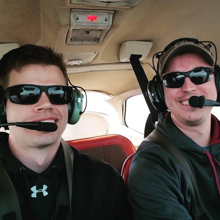 الطيار المرتزق أثناء عمله على الطيران التجاري الخفيف في أمريكا الطيار المرتزق في قبضة الجيش الليبي