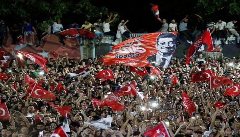 الاحتفالات عمت إسطنبول بفوز إمام أوغلو برئاسة المدينة