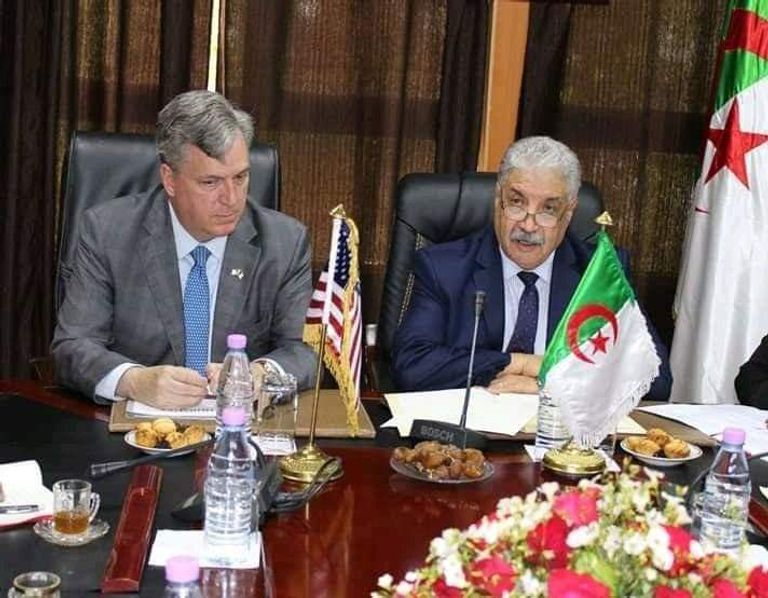 وزير التعليم العالي الجزائري مع السفير الأمريكي