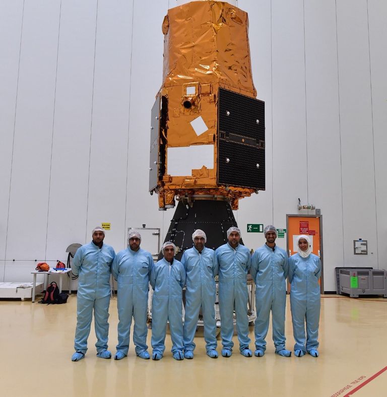 القمر الصناعي 