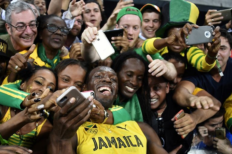 نرجسية وإدمان واكتئاب.. ما وراء صور السيلفي