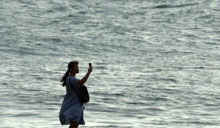 نرجسية وإدمان واكتئاب.. ما وراء صور السيلفي