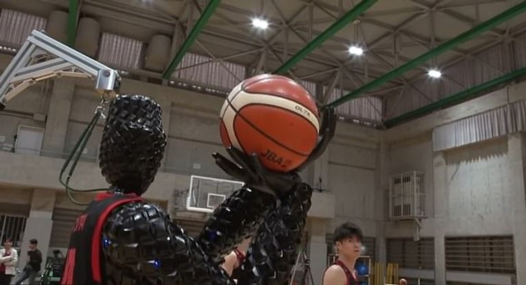 روبوت تويوتا لاعب السلة Cue 3