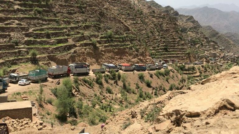 مأساة كبيرة تعترض اليمنيين في شريان تعز الوحيد