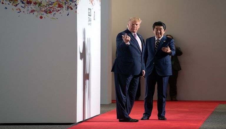 ترامب مع رئيس وزراء اليابان ترامب مع رئيسي وزراء اليابان والهند