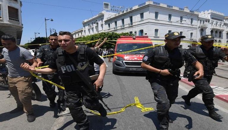 قوات مكافحة الإرهاب بموقع تفجير انتحاري وسط العاصمة التونسية