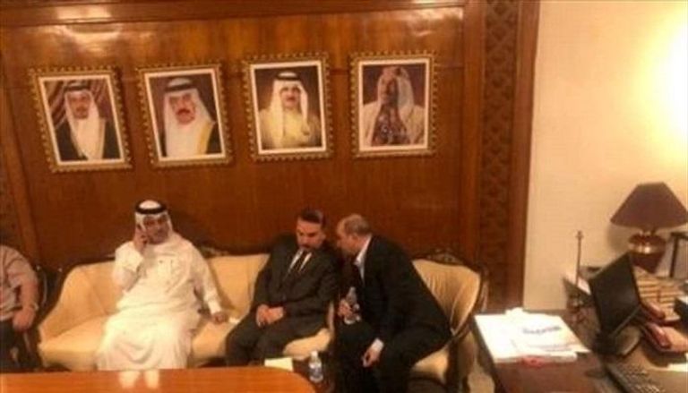 وزير الداخلية العراقي خلال زيارته للسفارة البحرينية 