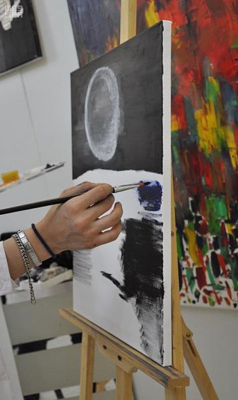 معرض فني لـ41 تشكيليّة سعودية في تبوك