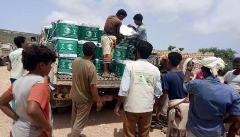 توزيع مساعدات مركز الملك سلمان للإغاثة في اليمن
