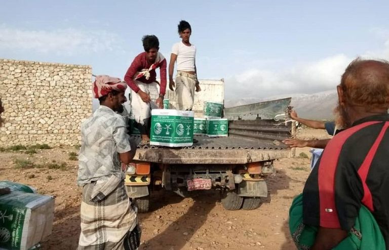 توزيع مساعدات مركز الملك سلمان للإغاثة في اليمن