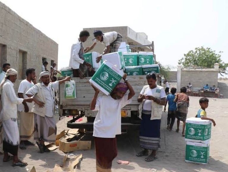 توزيع مساعدات مركز الملك سلمان للإغاثة في اليمن