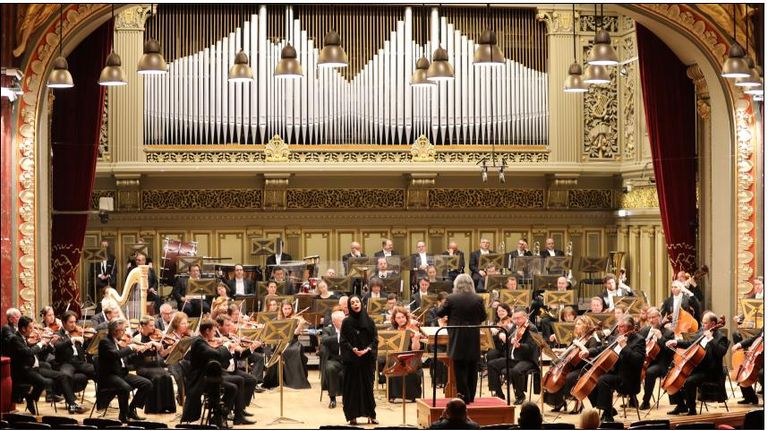 العازفة ومغنية الأوبرا الإماراتية فاطمة الهاشمي