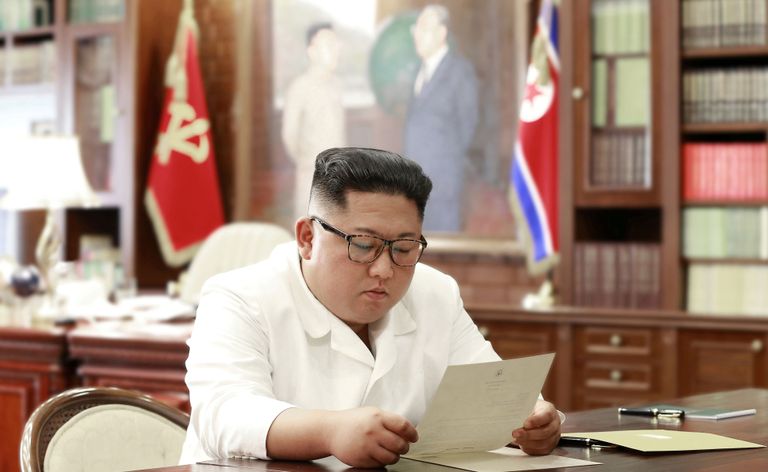 زعيم كوريا الشمالية يقرأ رسالة ترامب ترامب وكيم في المنطقة منزوعة السلاح