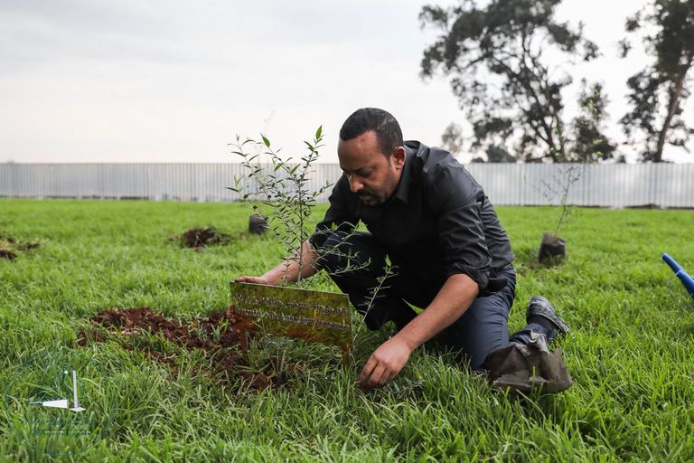 آبي أحمد وفيٌ لرفقاء درب سقطوا في محاولة الانقلاب الفاشلة
