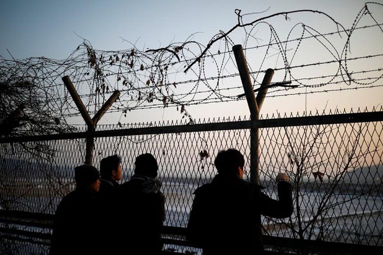 زعيما الكوريتين في اللقاء التاريخي بالمنطقة العازلة