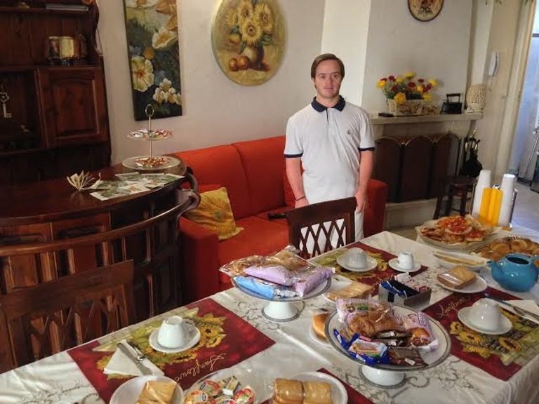 مالك الفندق لوكا ليشو