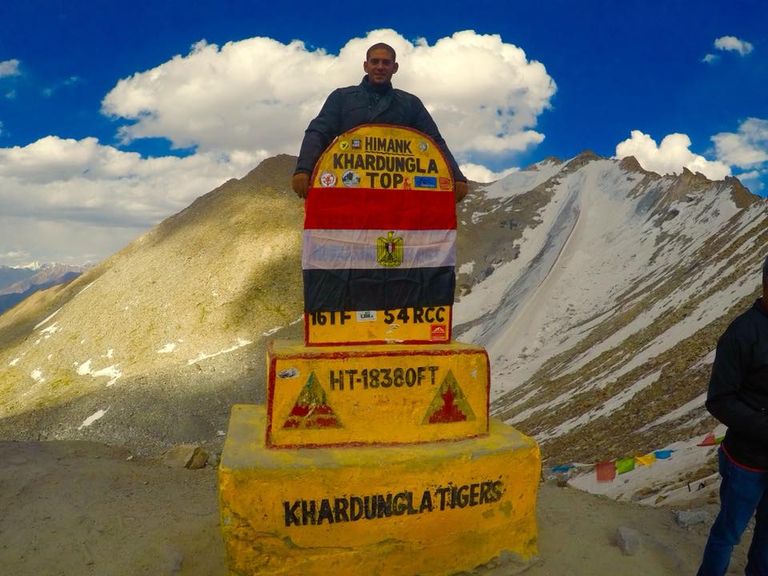 إبراهيم النجدي أثناء رحلته للسعودية بالدراجة النارية