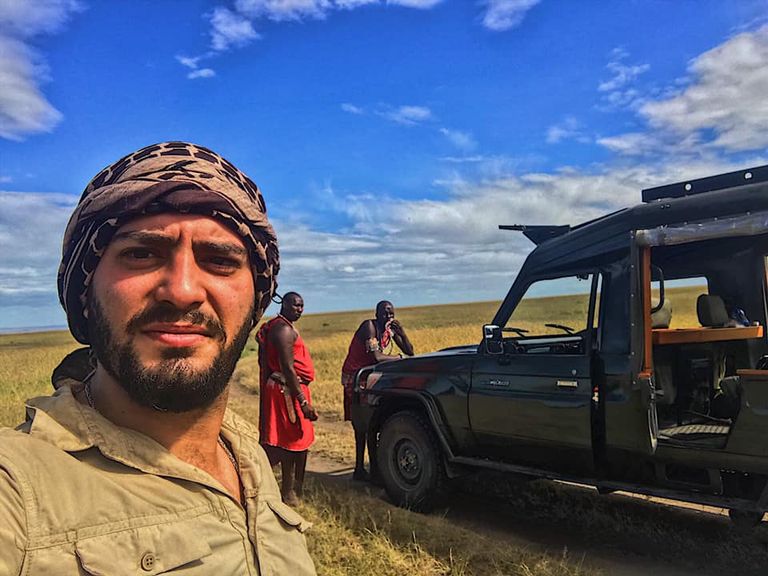 إبراهيم النجدي أثناء رحلته للسعودية بالدراجة النارية