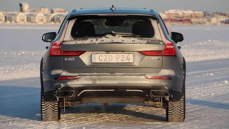 فولفو V60 Cross Country